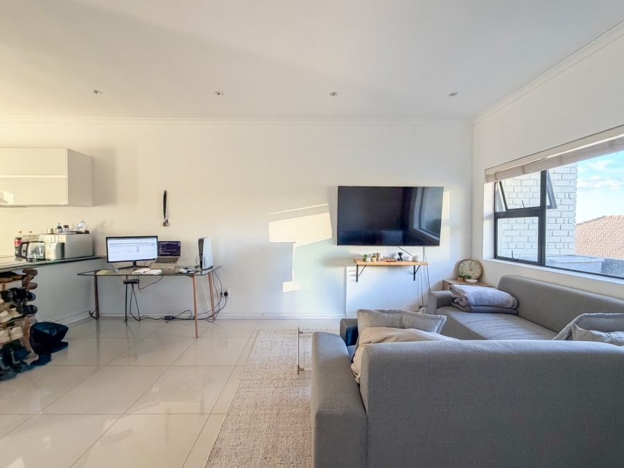 1 Bedroom Property for Sale in Vredehoek Western Cape